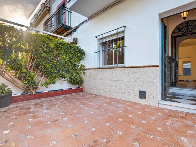 Adosado con dormitorio y baño en planta baja. Junto a Puerto Gelves
