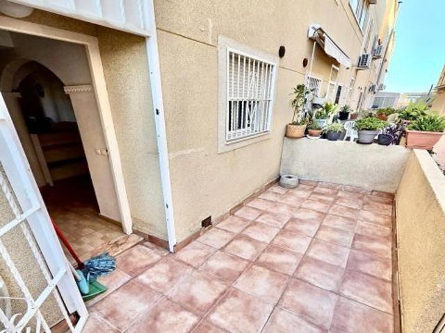 Adosado con garaje privado, solárium y piscina en Laguna, Orihuela Costa – excelente potencial