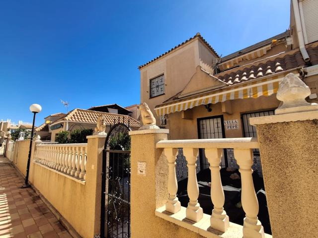 ADOSADO CON JARDÍN, PISCINA LISTO PARA ENTRAR A VIVIR JUNTO A C.C.HABANERAS/ CARREFOUR