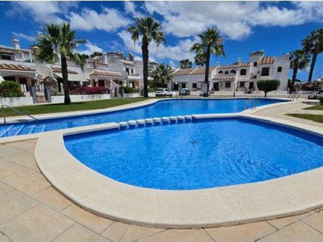 ADOSADO CON SOLÁRIUM, PISCINA COMUNITARIA Y ORIENTACIÓN ESTE OESTE EN VILLAMARTÍN PAU 8