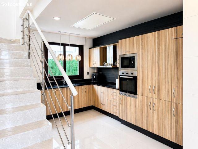 Adosado contemporáneo PAU 26 con piscina privada y solárium