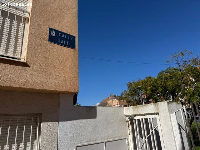 Adosado duplex calle Dali Santomera okupado