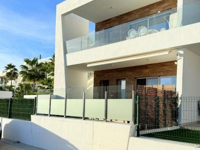 ADOSADO DE MODERNO DISEÑO EN VENTA FINESTRAT