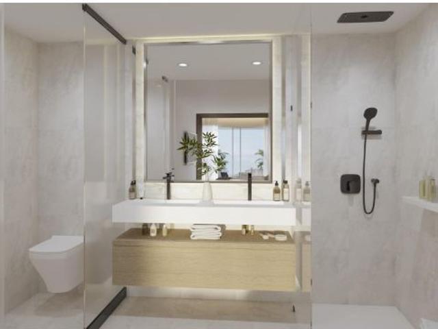Adosado de lujo de 3 dormitorios y 3 baños con solarium y piscina. El Higuerón