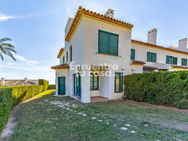 Adosado de verano en Golf Bahía, Finestrat, con vistas al mar y 4 piscinas