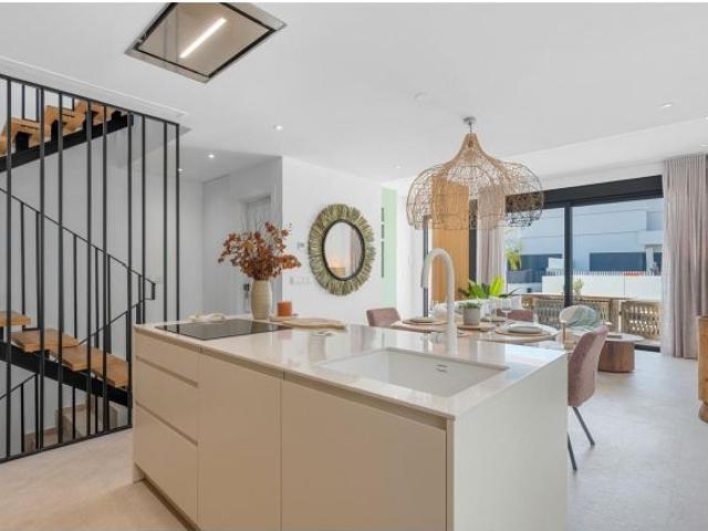 Adosado de 3 habitaciones con calidades de lujo