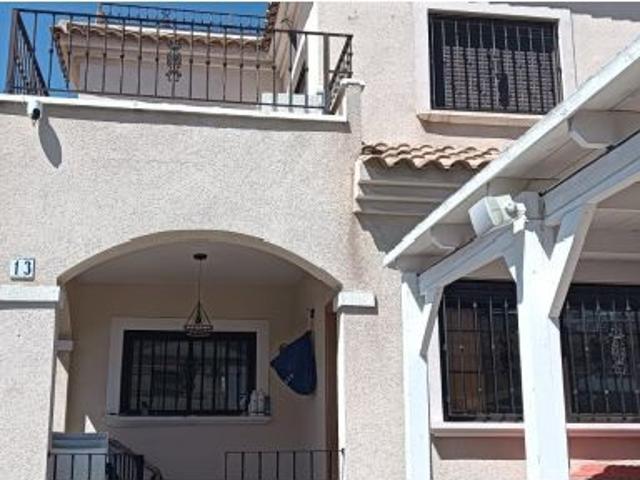 Adosado de 4 dormitorios con piscina privada y solárium