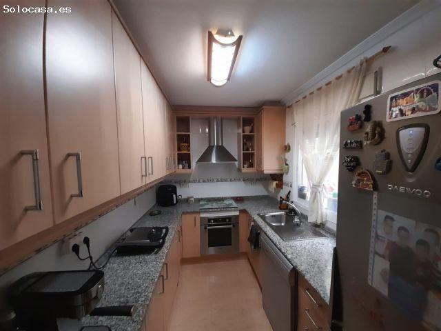 Adosado de 4 habitaciones en el Albatera junto a colegios