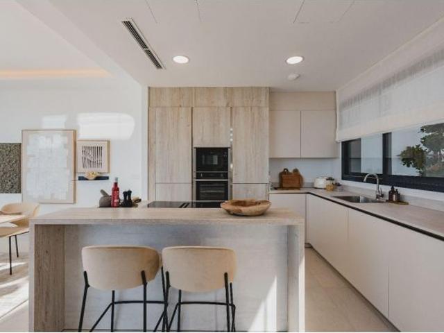 ADOSADO DISPONIBLE EN RIO REAL MARBELLA. OBRA NUEVA FINALIZADA