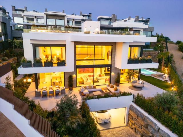 ADOSADO DISPONIBLE EN RIO REAL MARBELLA. OBRA NUEVA FINALIZADA