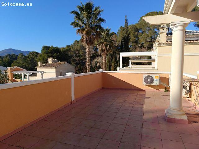 Adosado en Calpe con Jardín Privado, Solárium y Piscina Comunitaria – Cerca de la Playa