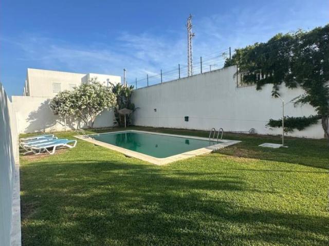 ADOSADO EN CONIL CON GARAJE Y PISCINA