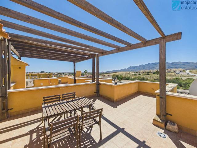 Adosado en esquina en venta con orientación sur y amplia terraza en Los Rosales, Huerta Nueva, Los Gallardos, Almería
