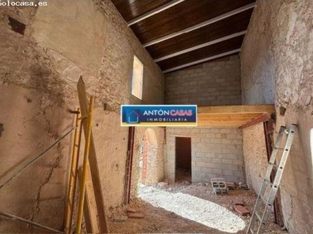 ADOSADO EN LA RAMBLETA
