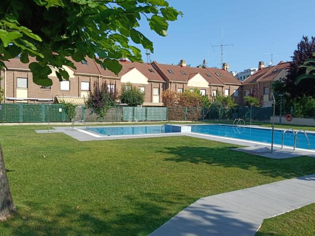 Adosado en Logroño con Piscina y Terraza