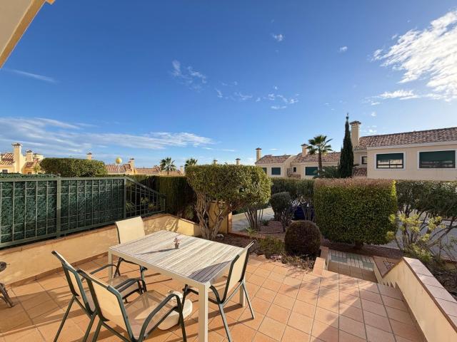 ADOSADO EN LOMAS DE CAMPOAMOR ORIHUELA COSTA CON VISTAS AL MAR. 2 DORM. 2 BAÑOS