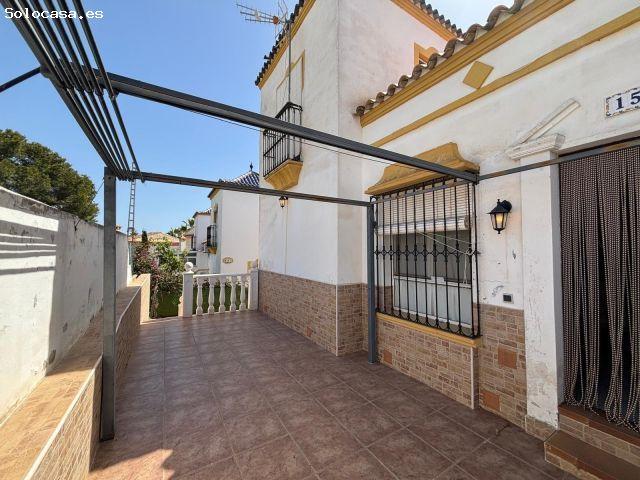 Adosado en Los Altos Torrevieja con 2 Piscinas, Solárium y Gran Sótano