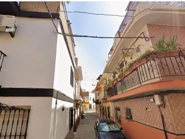 ADOSADO EN SEVILLA. ACTIVO INMOBILIARIO SIN POSESIÓN, NO VISITABLE