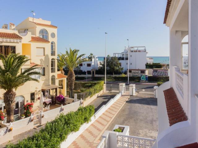 ADOSADO EN TORREVIEJA TORRE LA MATA