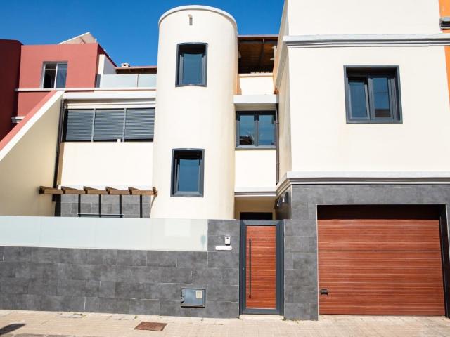 ADOSADO EN TRANQUILA URBANIZACIÓN EN INGENIO, ISLAS CANARIAS, ESPAÑA