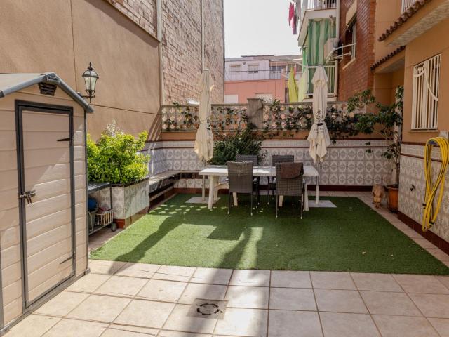Adosado en venta. Badalona