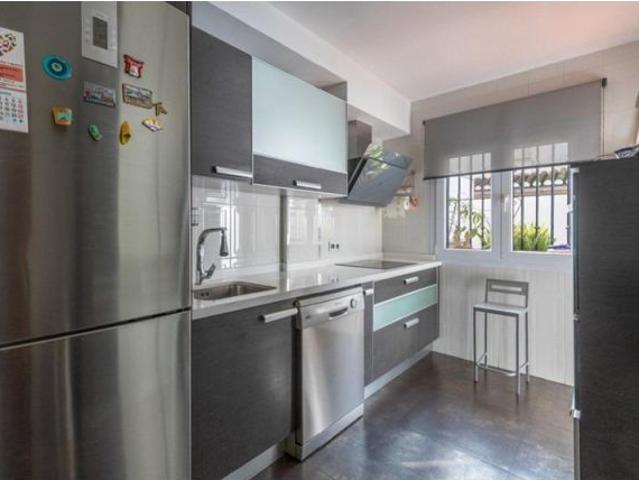 ADOSADO EN VENTA EN MARACENA JUNTO A PARADA DE METRO