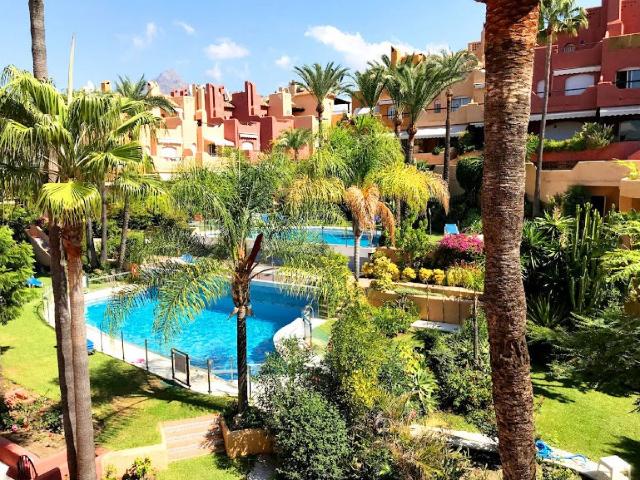 Adosado en venta en Marbella con 3 dormitorios y 4 baños, co. 163m² Marbella