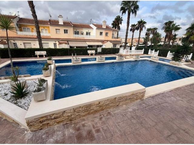 Adosado en Venta en Benijófar, Alicante