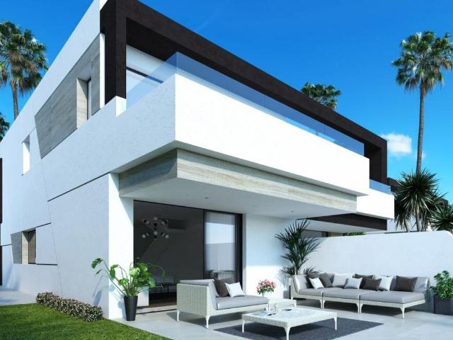 Adosado en venta en Estepona con 4 dormitorios y 3 baños, co. 162m² Estepona