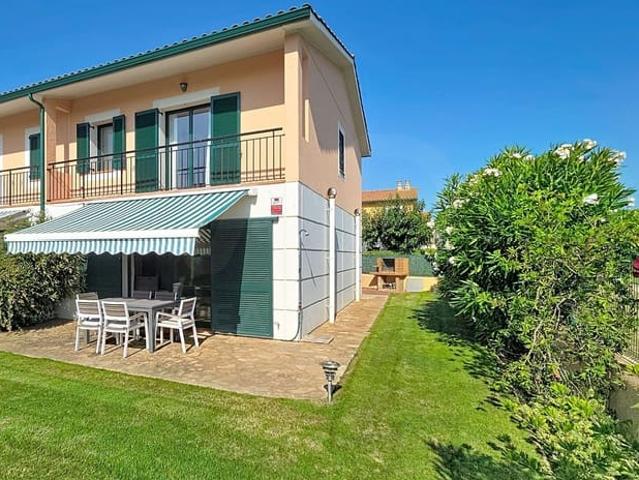 Adosado en venta en Girona, Girona