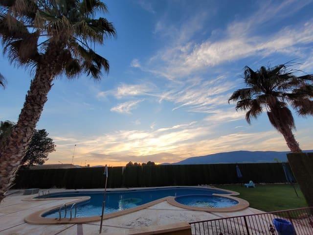 Adosado en venta en Pinoso, Alicante