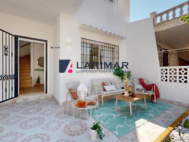 ✨ Adosado recién reformado con 2 dormitorios y 2 baños en La Florida, Orihuela Costa: listo para entrar a vivir