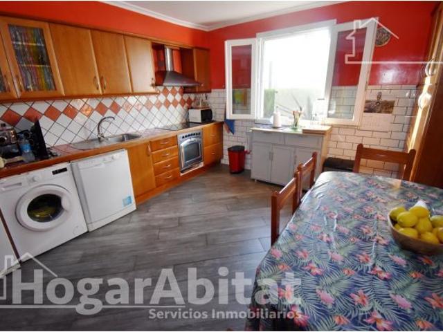 ADOSADO REFORMADO CON PISCINA, GARAJE, 3 TERRAZAS Y BARBACOA