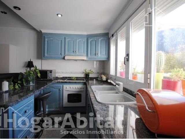 ADOSADO SEMINUEVO CON TERRAZA Y GARAJE