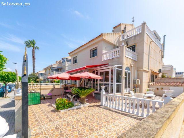 ADOSADO TIPO QUAD CON SOLÁRIUM Y PISCINA COMUNITARIA EN TORREVIEJA