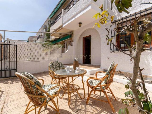 Adosado con suite, terraza y patio en calle privada — a 5 min de la playa, Santa Pola
