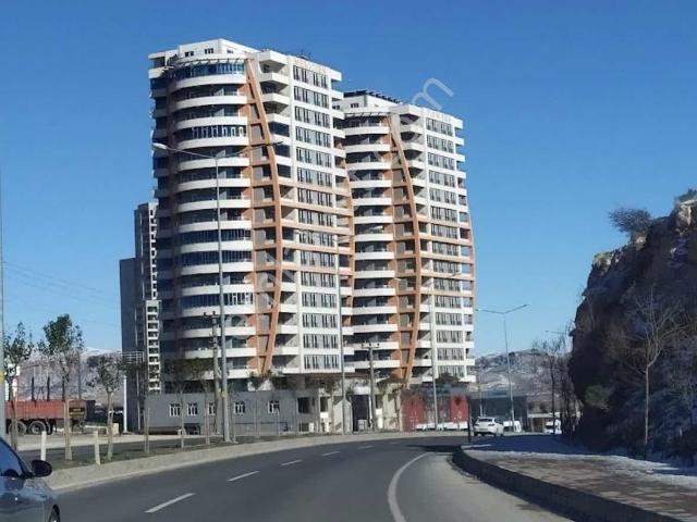 Ada Emlak'tan Satılık 8+2 Dubleks Daire Ana Cadde'de 3 Cepheli
