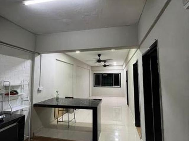Ada lift Flat Taman Bukit Segar Cheras Selangor
