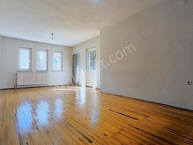 Adalet Mahallesinde Site İcerisinde 2+1 Firsa Daire