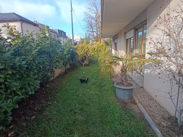 ADAMVILLE APPARTEMENT 2 PIECES 45 M² RER LE PARC 15M'