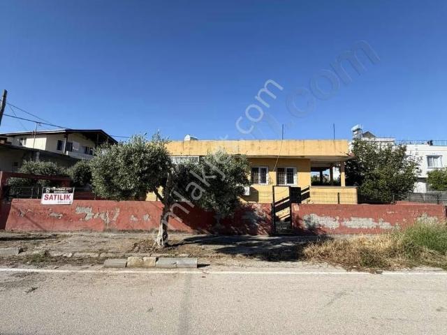Adana Karataşta Denize 50 Metre Köşebaşı 244 M² Müstakil Ev