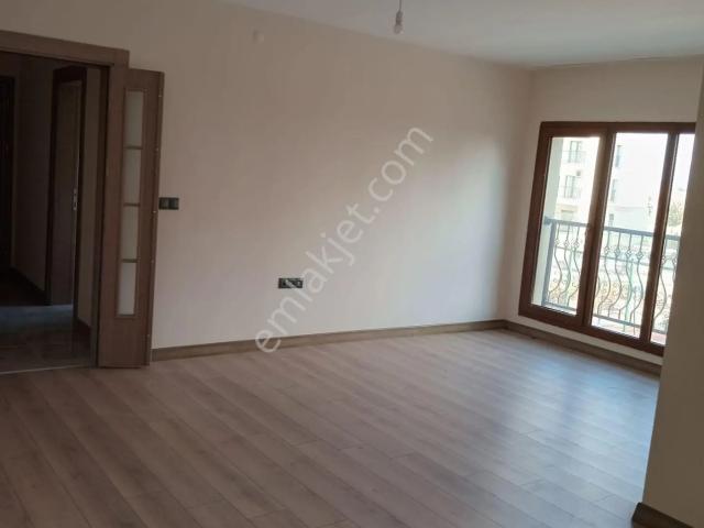 Adana Sarıçam Buruk Tokilerinde Okula Ve Yola Yakın İstiklal Mahallesi 3+1 Bakımlı Satılık Daire