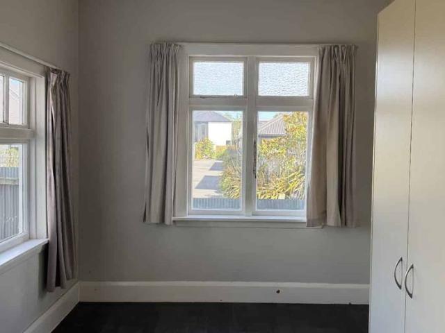 ADDINGTON 4 BEDROOM, 1 BATHROOM/2 TOILETS