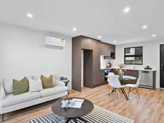 ADDINGTON/ CITY BRAND NEW ARCHITECTURAL TOWNHOUSE