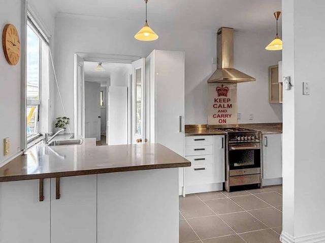 ADDINGTON THREE BEDROOMS, HEAT PUMP AND LOGBURNER, GARAGE