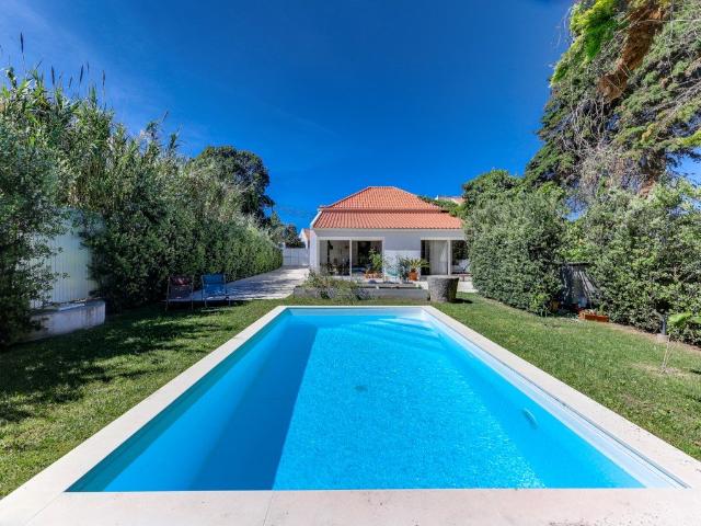 Adega única renovada com jardim e piscina 222 m² + terreno. 0m² Colares