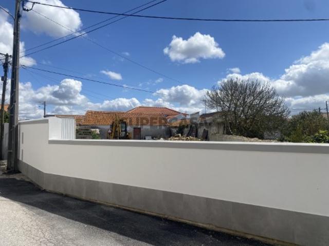 Adega antiga com Projecto aprovado para moradia T2 inserida num lote de 320m2