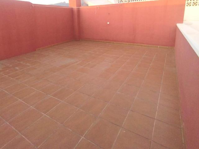 Adeje. Tijoco. Atico 2 habitaciones, 2 baños, solarium 60m2 acceso directo desde la vivienda con balcon y salon comedor y cocina americana