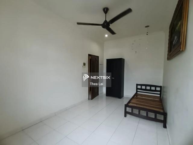 Adenia Apartment Bandar Parklands 915sqft 3r2b Partial Furnished 2 Parking Lot for Rent