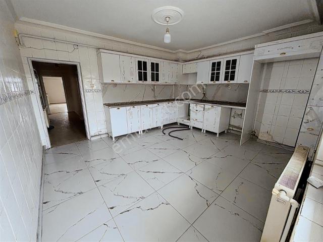 Adil Emlaktan Yeni Mahallede Kiralık Daire